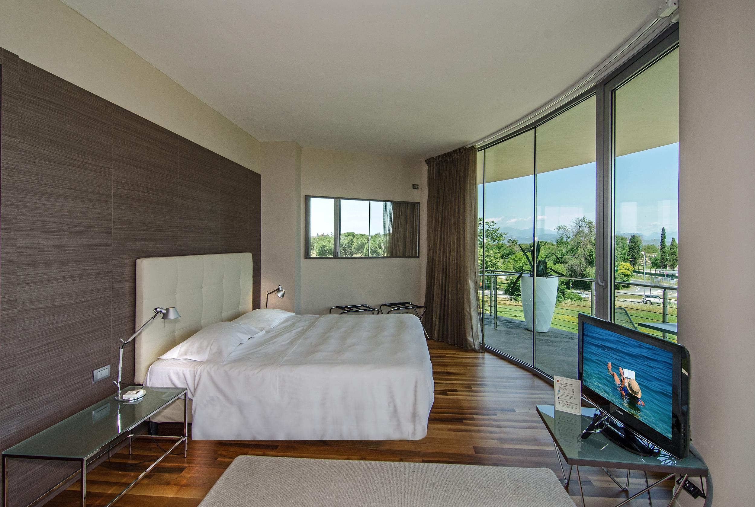 Hotell Tower Plaza 5*