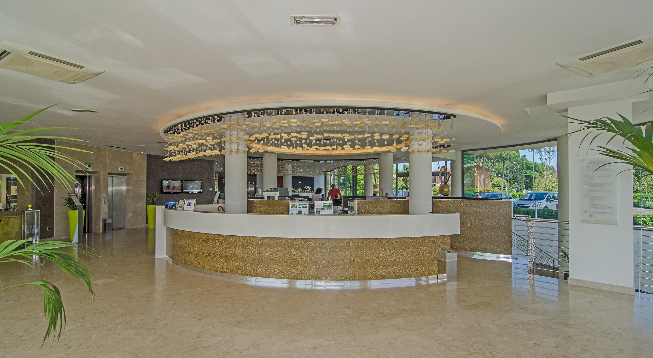 Tower Plaza Hotell 5*